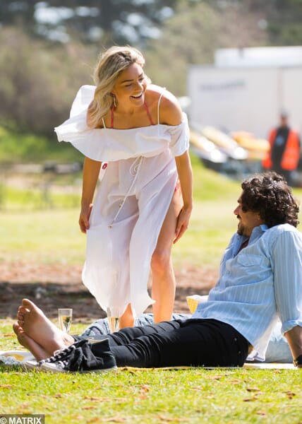 Here's way too many pics of former Bachelorette Sam Frost filming a cute  Home and Away picnic in Sydney - The Wash